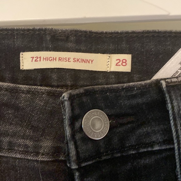 Levi’s Skinny Jean - Picture 2 of 2